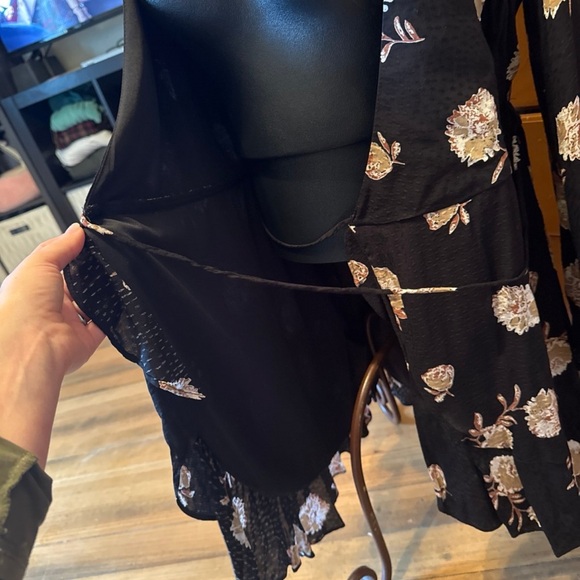 Everly Black Floral Wrap Dress S 4–6 Long Sleeve Mini Tie Waist Slit - Picture 5 of 6